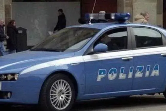Una volante della polizia