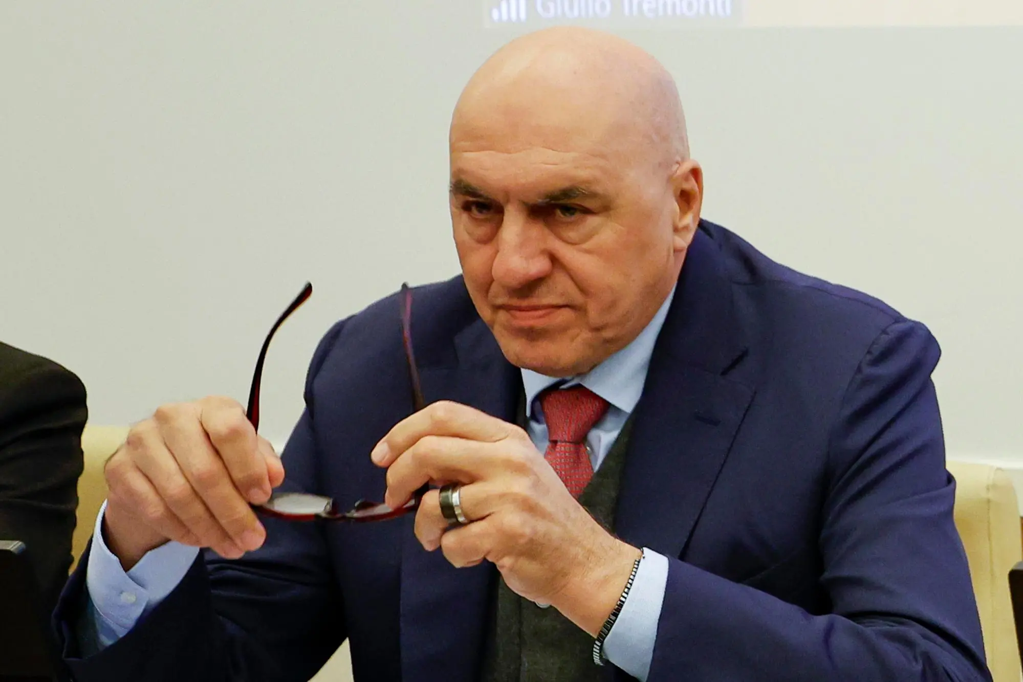 Il ministro della Difesa Guido Crosetto (Ansa)