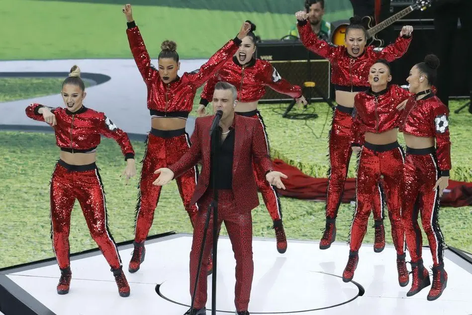 Inizia il Mondiale russo: lo show di Robbie Williams nel pre gara