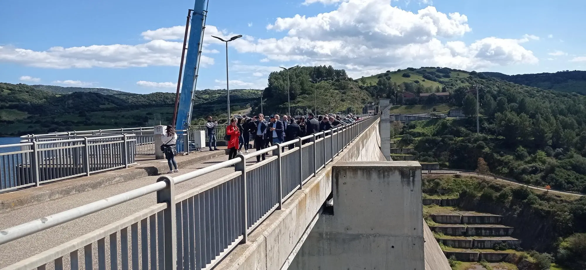 Visitatori sulla diga di Busachi (foto ufficio stampa Fai)