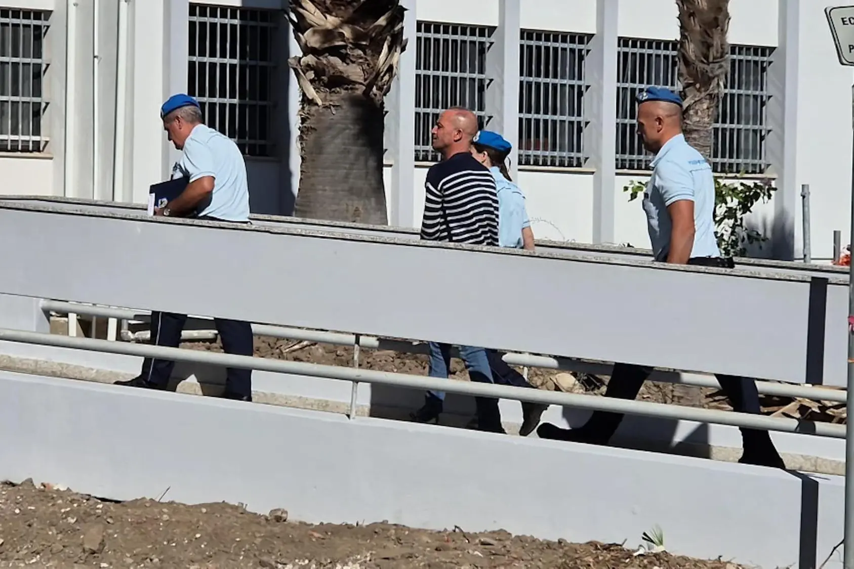 L'arrivo di Manis in Tribunale