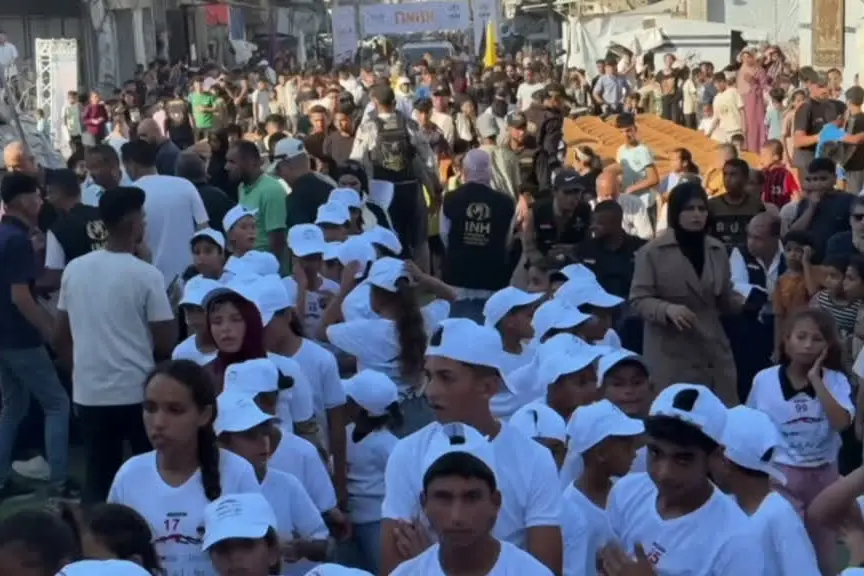 Gaza, cento bambini orfani in corsa a Khan Yunis