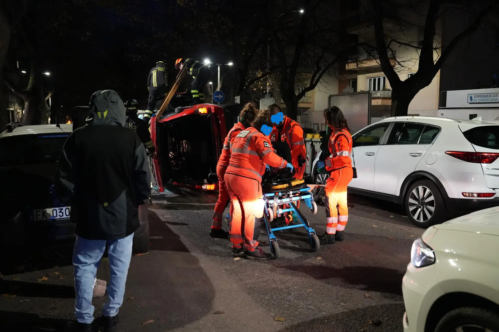 L'incidente in viale Umberto (foto Floris)