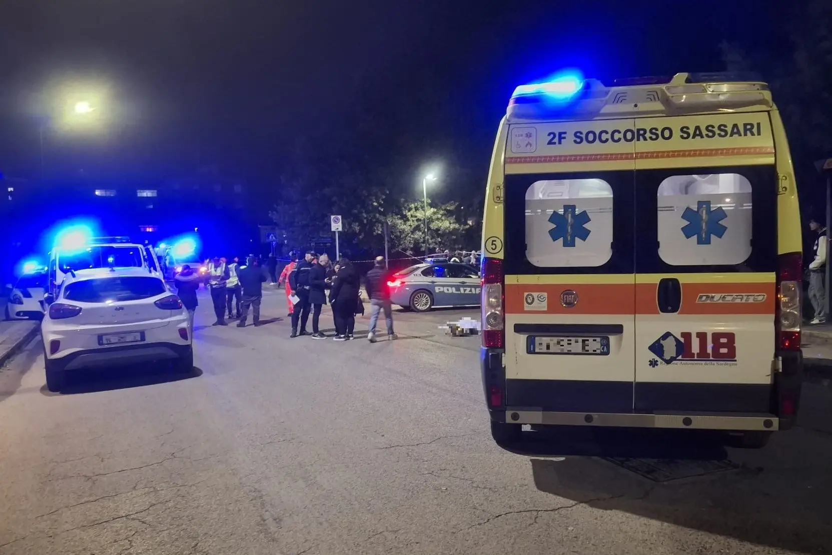 Ambulanze e Polizia sul luogo dell'incidente (foto Floris)