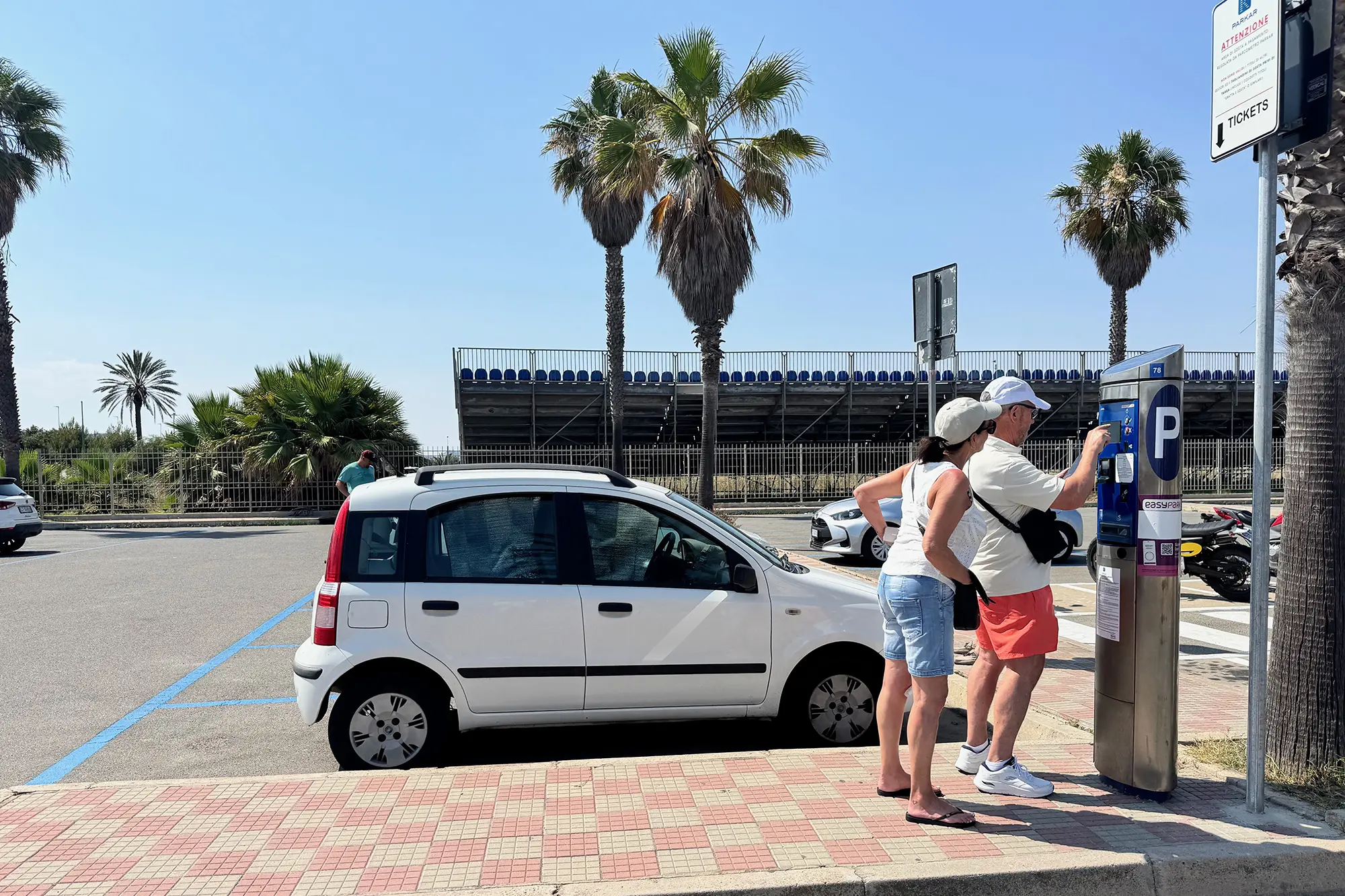 Cagliari, parcheggi a pagamento al Poetto