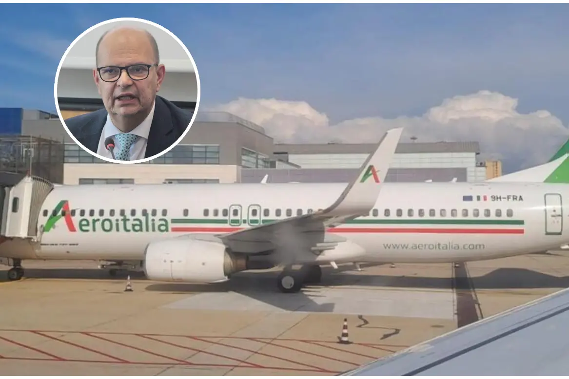 Nel tondo, l'ad di Aeroitalia Gaetano Intrieri