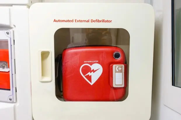 Defibrillatore (foto Ansa)
