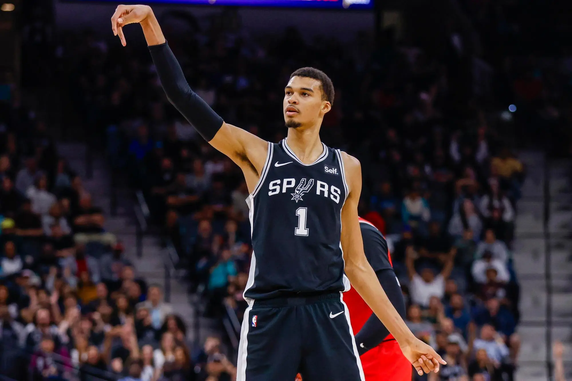 epa11018398 San Antonio Spurs center Victor Wembanyama of France poses after making a shot during the second half of an NBA game between the San Antonio Spurs and the Chicago Bulls at the Frost Bank Center in San Antonio, Texas, USA, 08 December 2023. EPA/ADAM DAVIS SHUTTERSTOCK OUT
