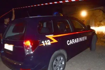 I rilievi dei carabinieri sul luogo del delitto - foto Gloria Calvi