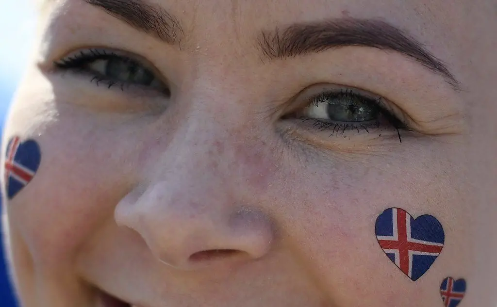 Una supporter islandese