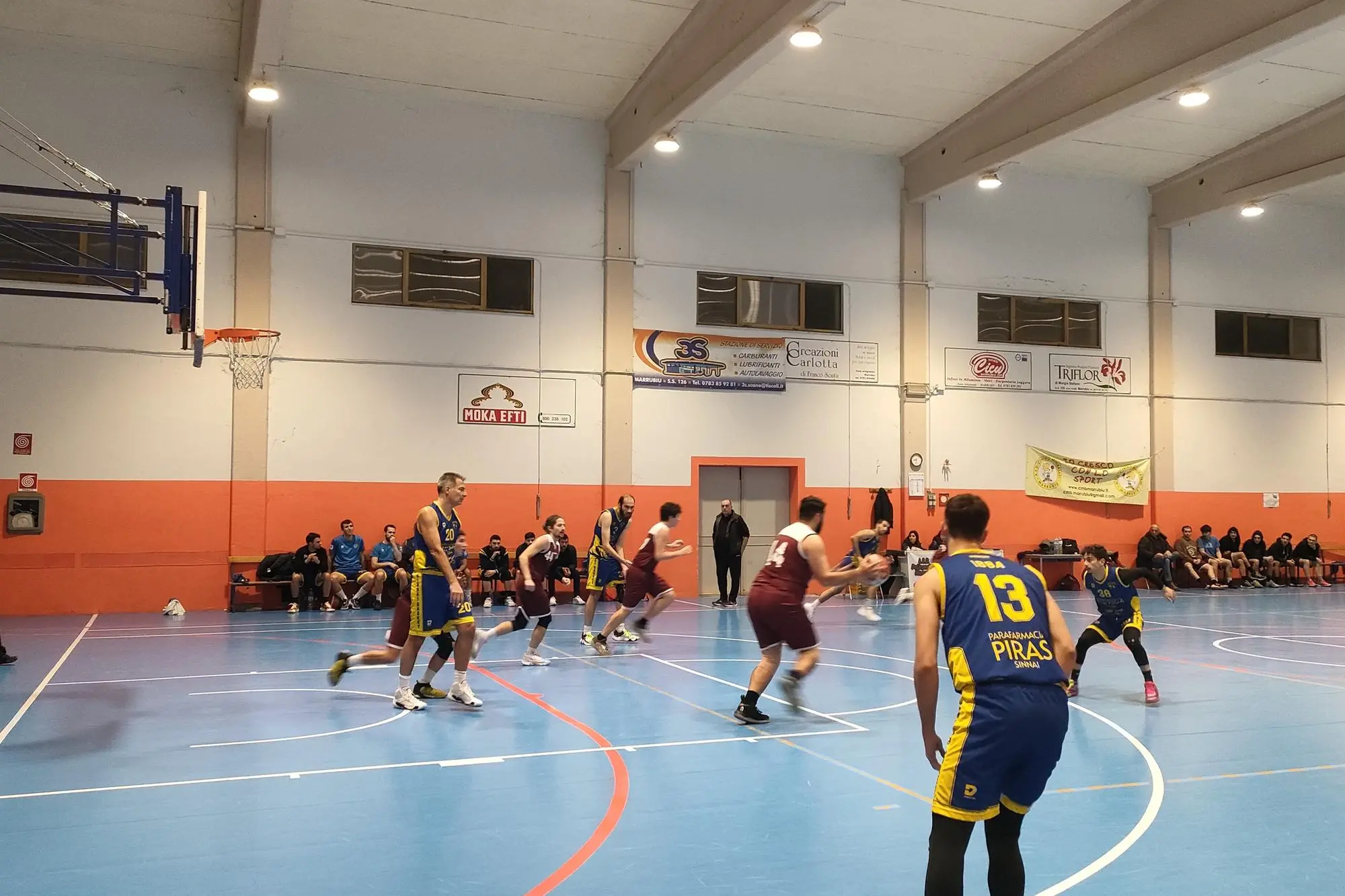 L'immagine di una gara di Divisione Regionale 2 di basket (foto di Giacomo Pala)