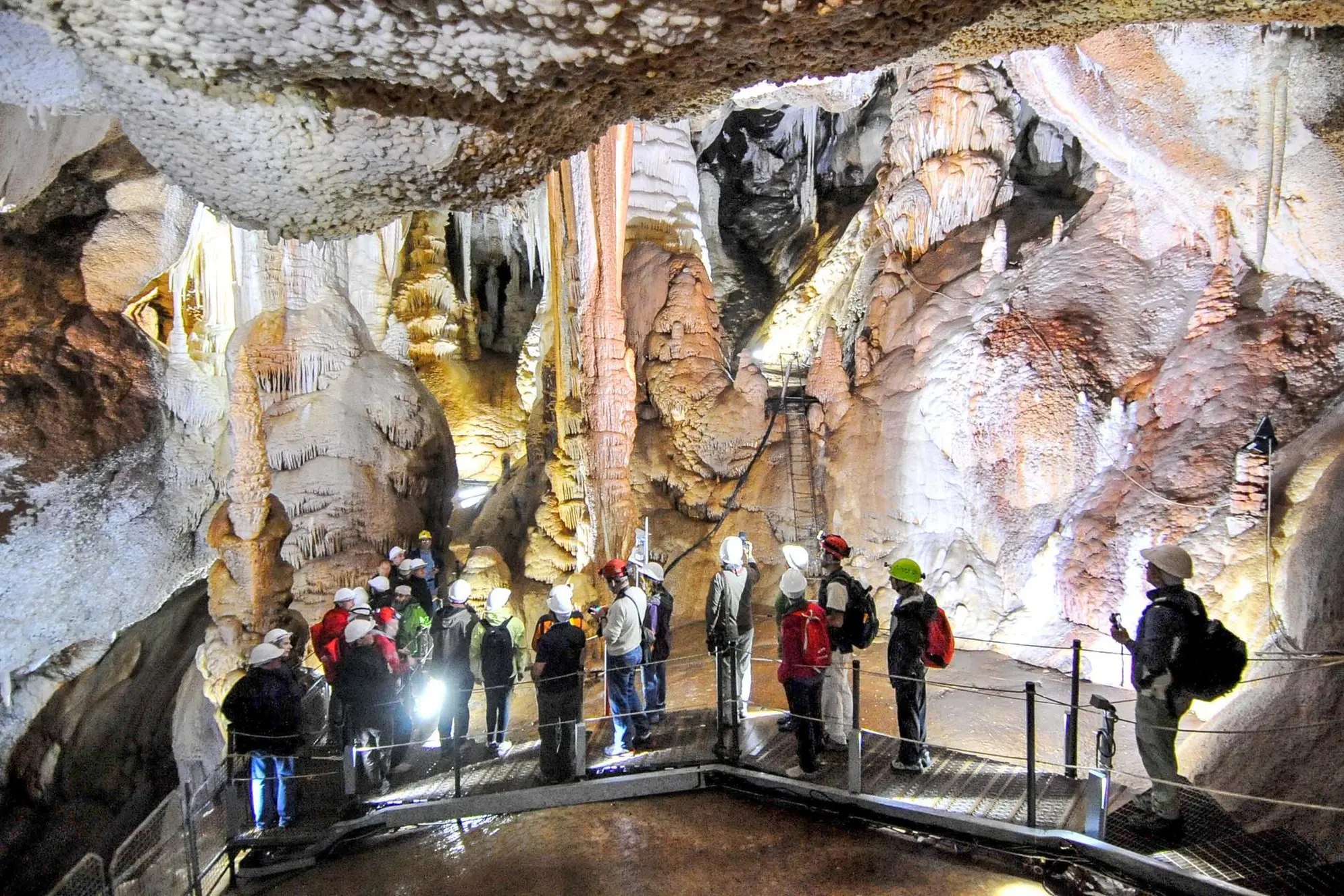 Iglesias 29-4-2012 - I partecipanti al Simposio sulle grotte di miniera visitano la grotta di Santa Barbara - foto Angelo Cucca