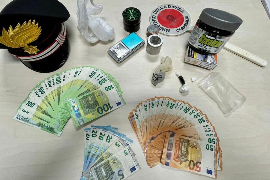 Marijuana e cocaina in casa: trentenne in manette a Domusnovas