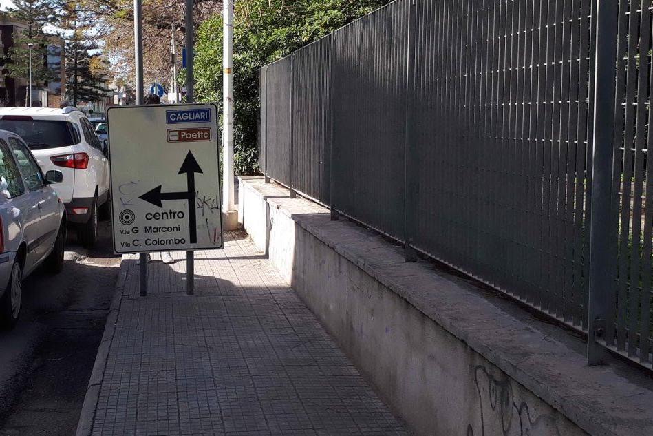 Quartu, il cartello-ostacolo di via Turati