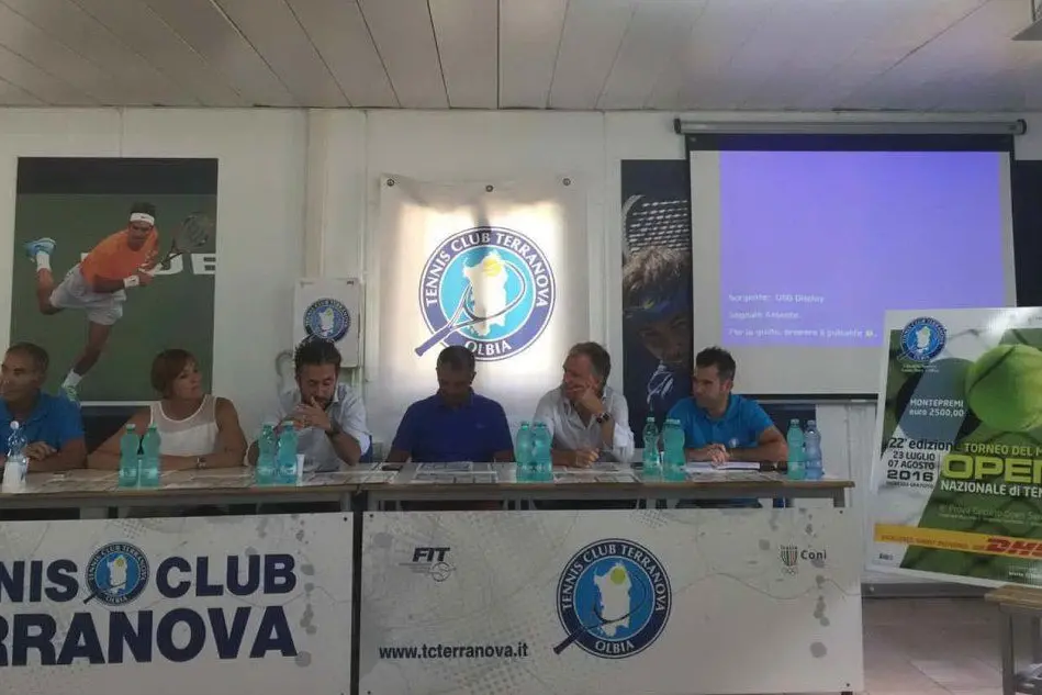 La presentazione a Olbia nel 22° Torneo del Mare di tennis Trofeo Dhl