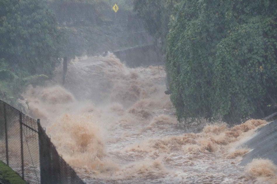 Arriva l'uragano Lane: paura e disagi alle Hawaii