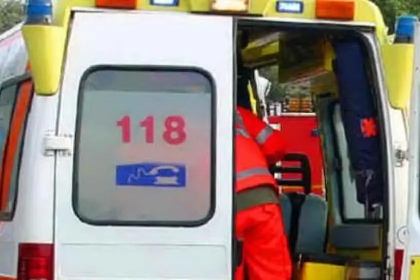 Un'ambulanza del 118 (archivio L'Unione Sarda)