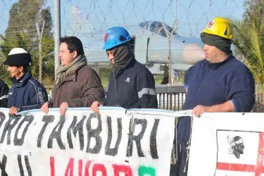 La protesta di alcuni lavoratori Alcoa