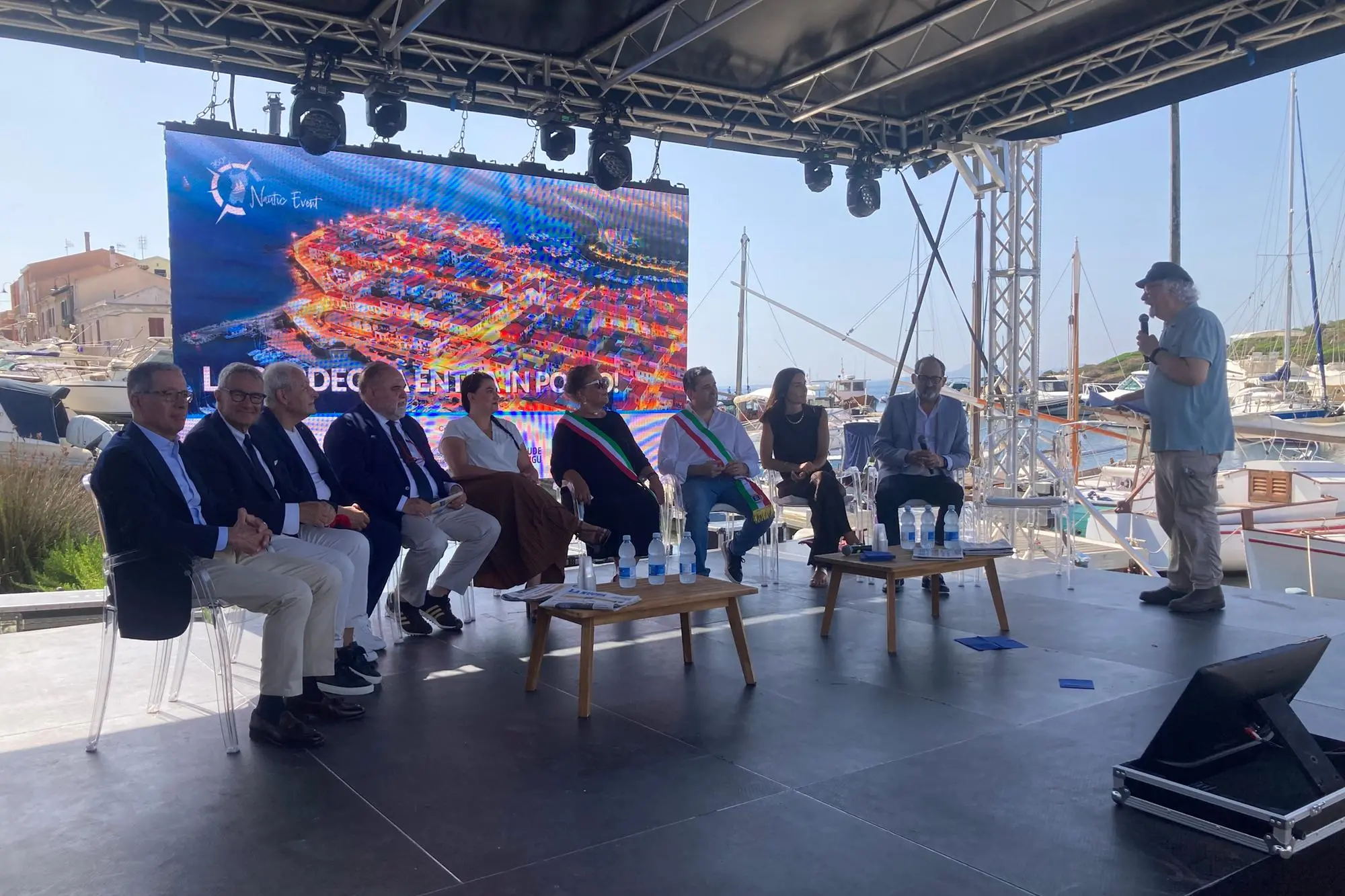 Stintino, il confronto nel porto Vecchio (foto Pala)