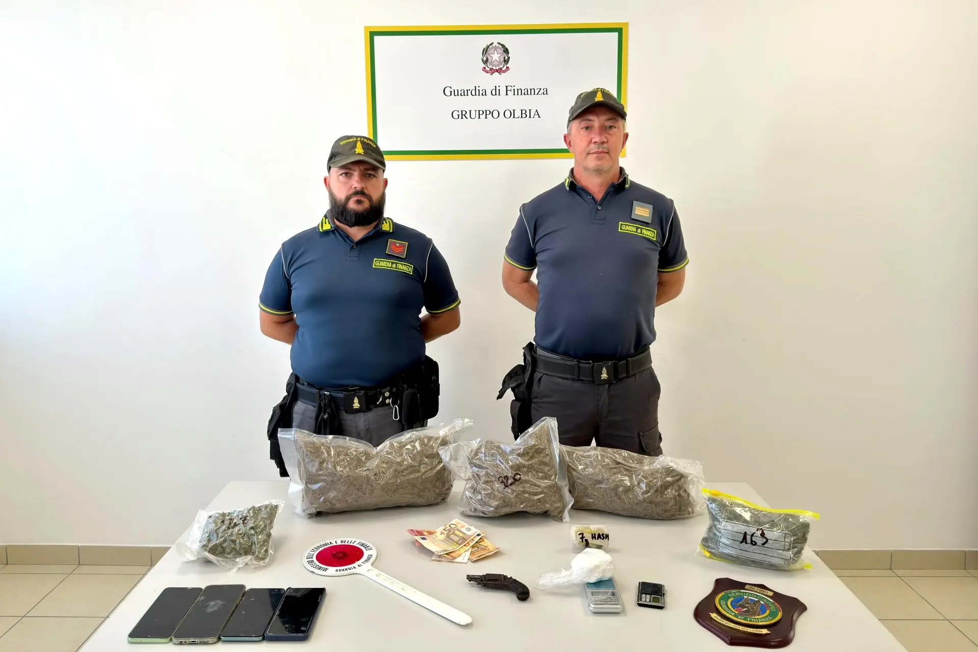 I materiali sequestrati (foto GdF)