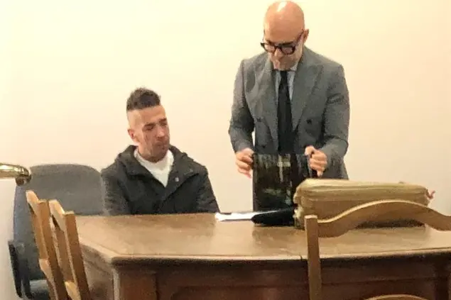 Fabio Malu, a sinistra, e il difensore Giampaolo Murrighile (foto Busia)