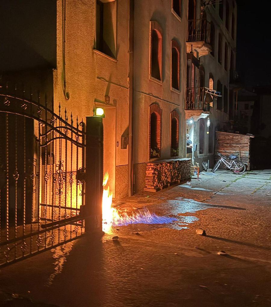 Attentato contro la casa di un cronista