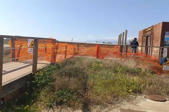 Bagni del Poetto in fase di ristrutturazione (Ansa)