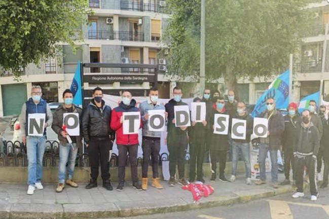 Sit-in dei lavoratori Eni di Macchiareddu: &quot;No alla cessione a Todisco&quot;