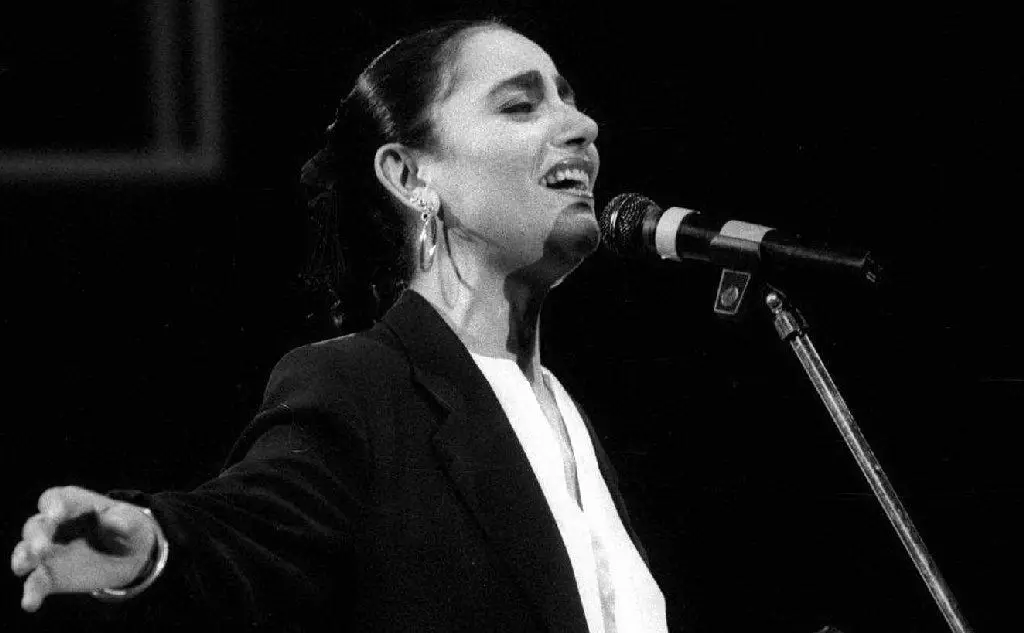 La cantante viene trovata morta in casa