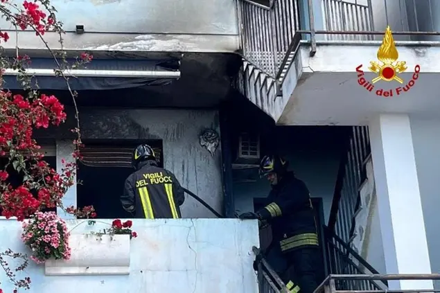 Vigili del fuoco in azione a Cagliari (foto concessa)