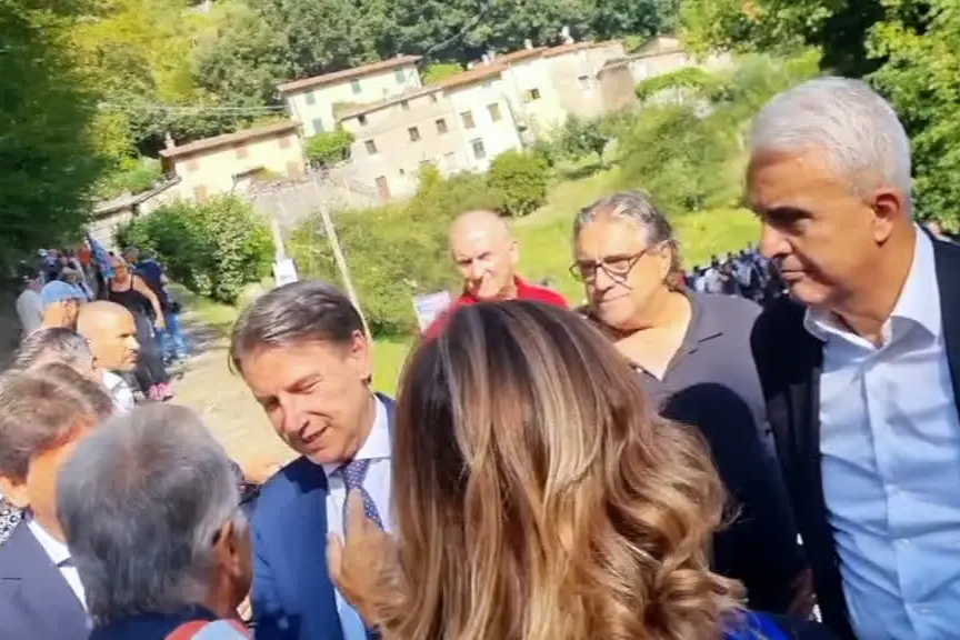 Sant'Anna Stazzema, Conte visita il borgo della strage nazifascista