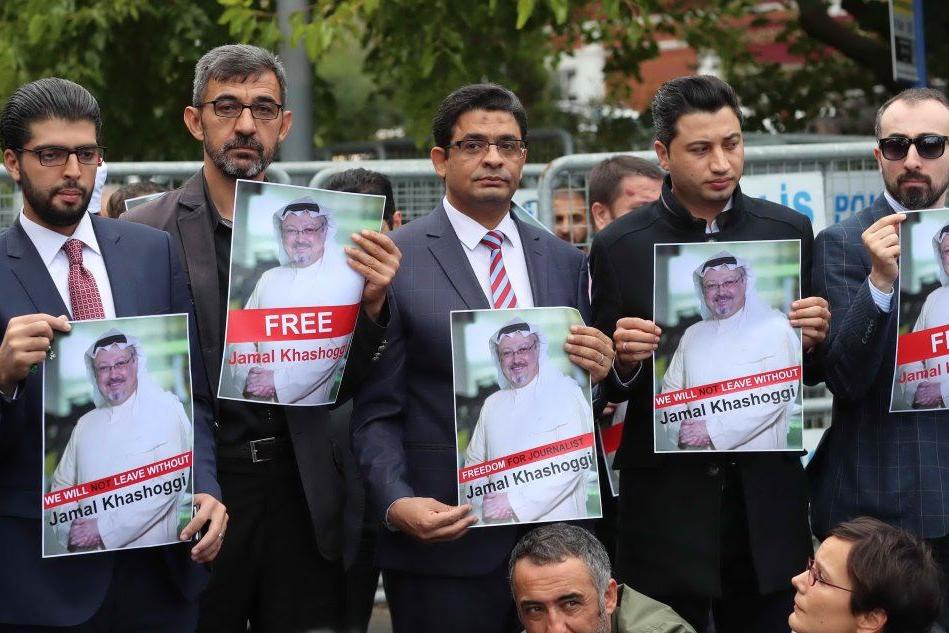 Il reporter saudita scomparso: &quot;Ucciso su ordine di Riad e fatto a pezzi con una sega&quot;