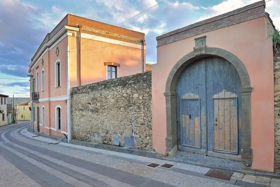 Un portale a Simala (foto L'Unione Sarda - Pintori)