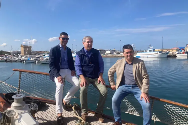 Il presidente e il direttore del Parco Asinara conil sindaco di Porto Torres (foto Pala)