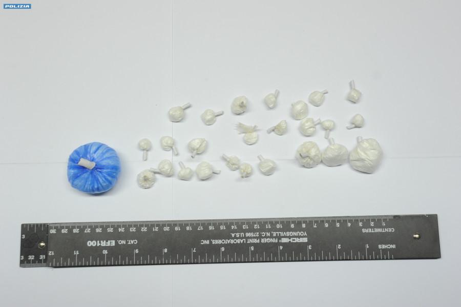 Nuoro, cocaina e marijuana nascoste in casa: spacciatore in arresto