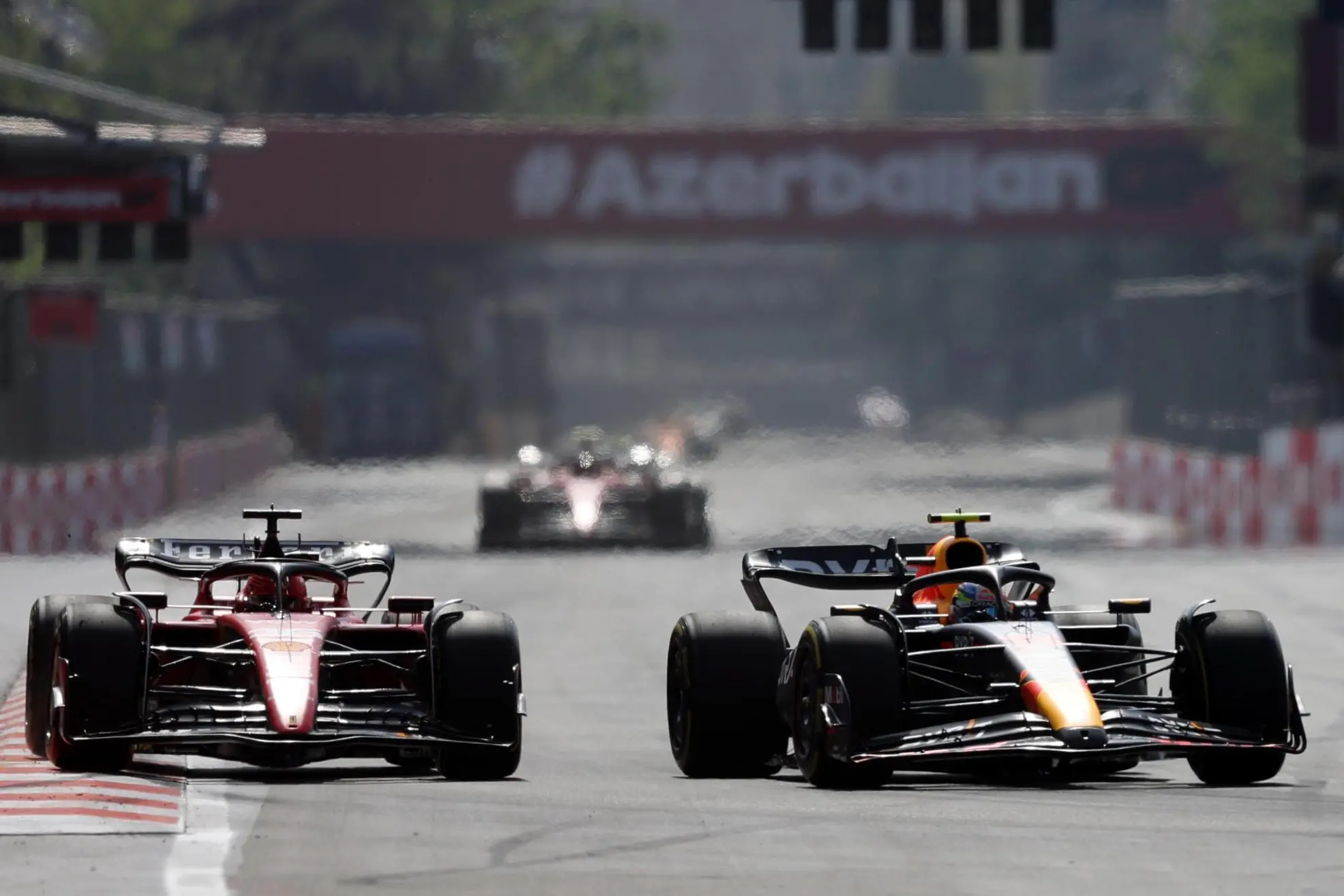 Sergio Perez e Charles Leclerc durante il Gp di Baku (foto Ansa)