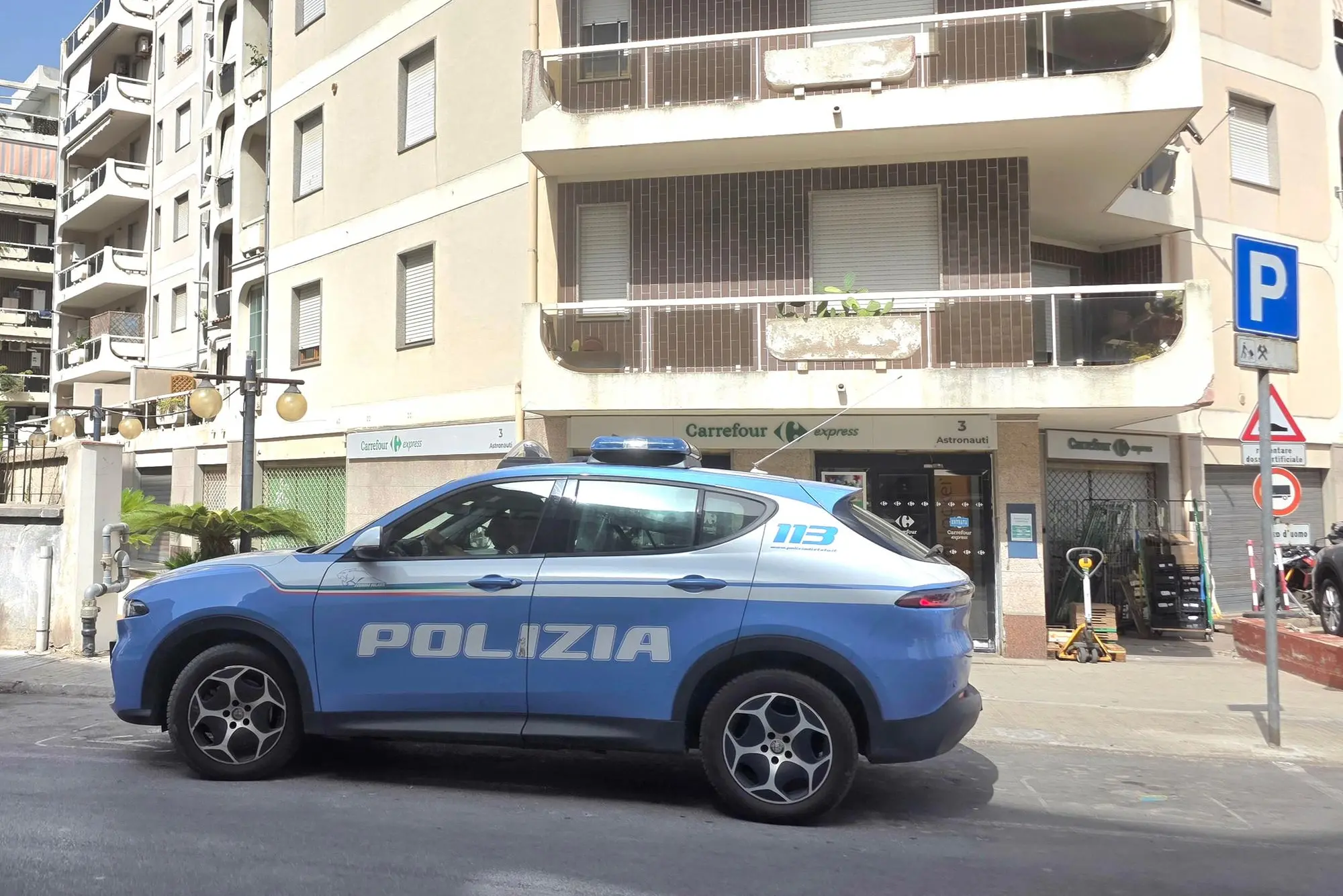Auto della polizia di Stato il giorno della rapina