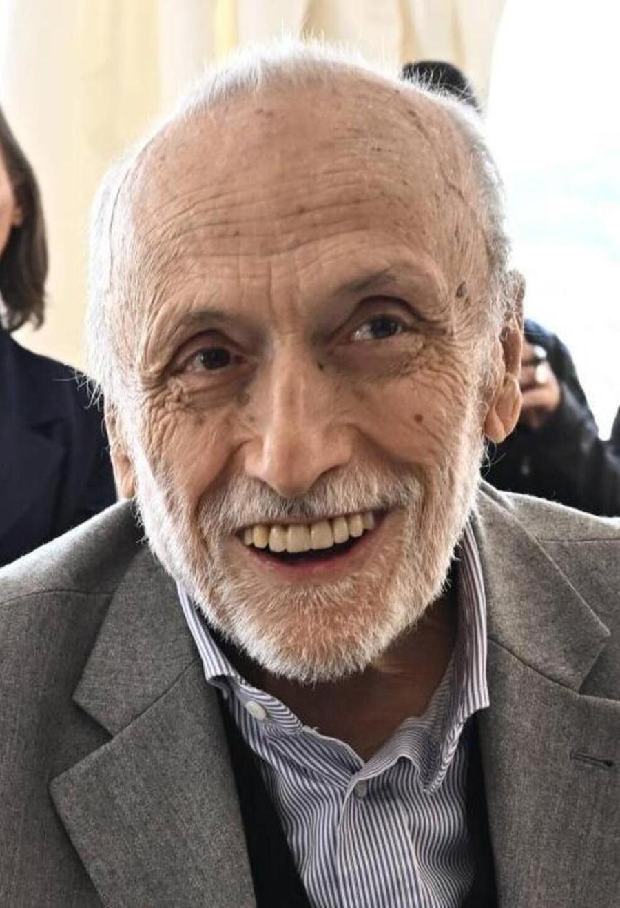 In migliaia a Bra per l’ultimo saluto a Carlin Petrini