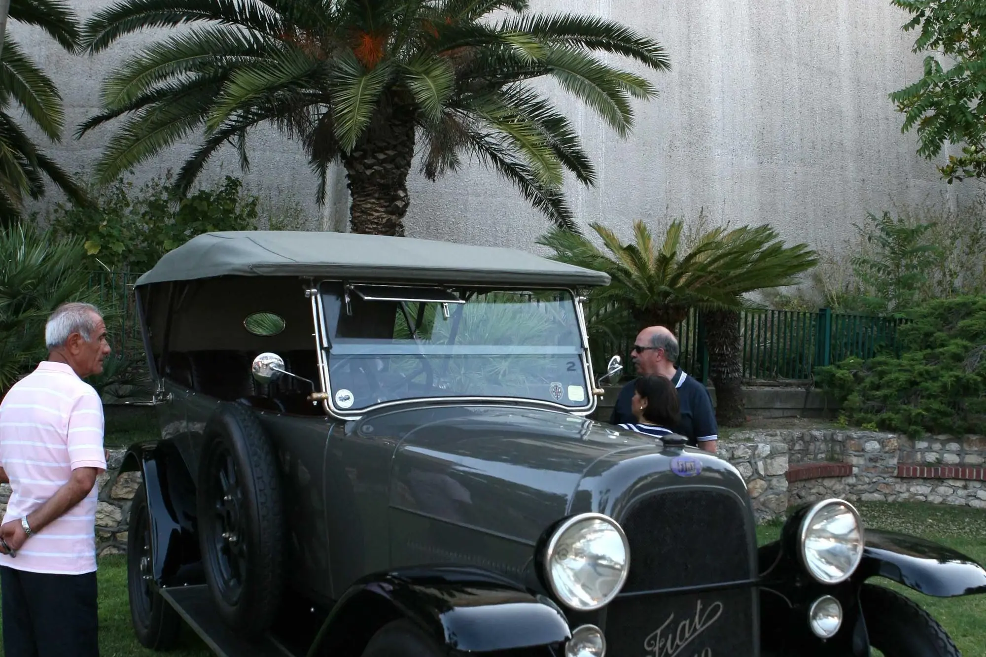 Un'auto d'epoca a Cagliari in un recente concorso (archivio L'Unione Sarda)