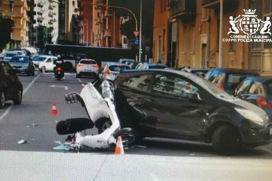 Cagliari, auto contro scooter in via Salaris: una ferita