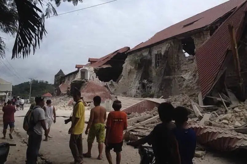 Un edificio distrutto dal terremoto