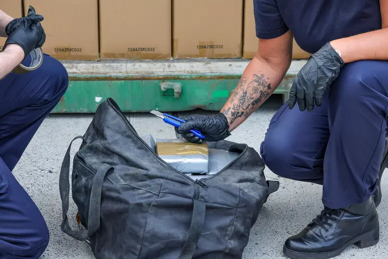 In barca con 700 chili di cocaina, due italiani in manette (foto Ansa)