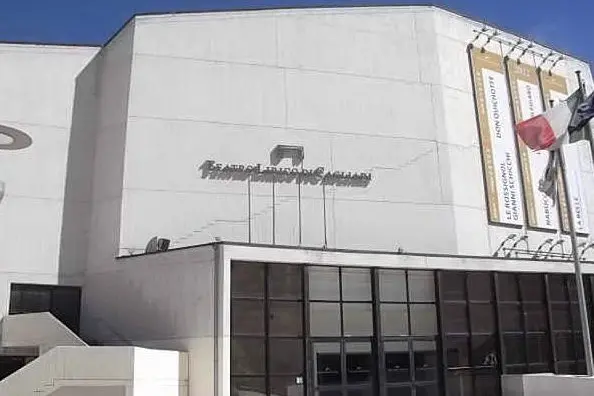 Il teatro Lirico di Cagliari (Wikipedia)