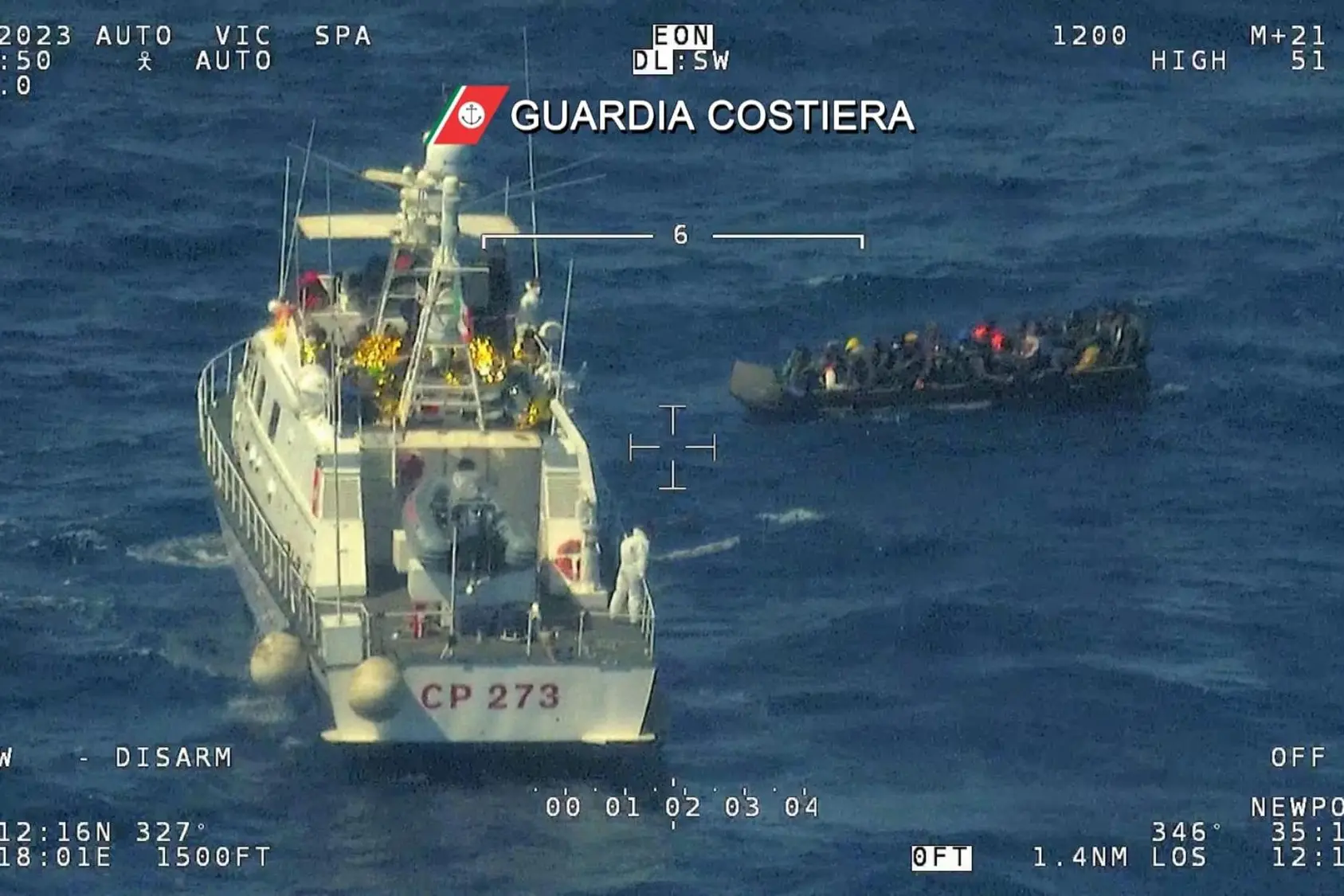 Le operazioni di soccorso della Guardia Costiera con due barconi in difficoltà a largo dello Ionio (Ansa)
