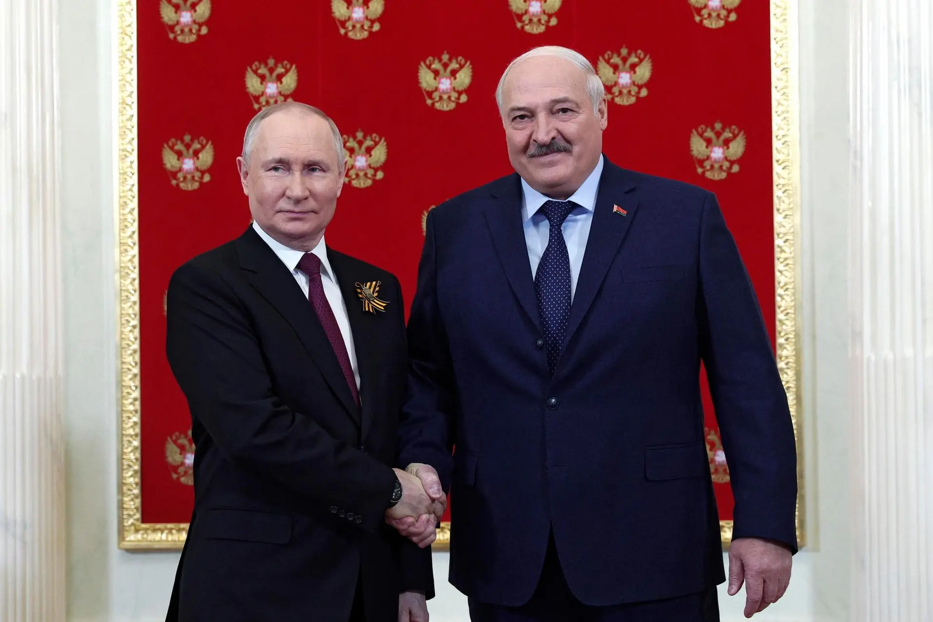 Alexander Lukashenko con Vladimir Putin (Ansa - Epa)