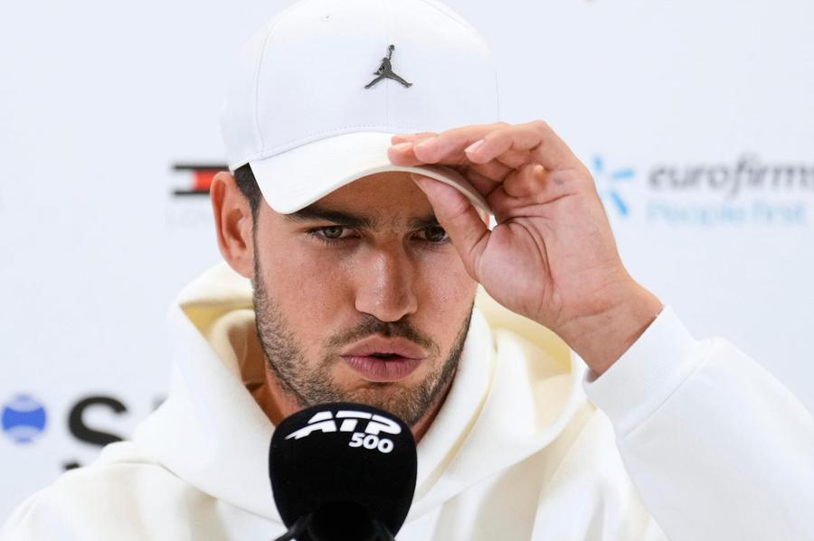 Alcaraz salta anche il Roland Garros: «È dura ma serve prudenza»