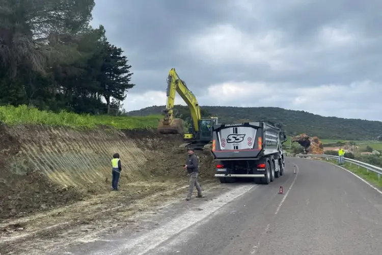 I lavori sulla ss 134 a Castelsardo (foto concessa)