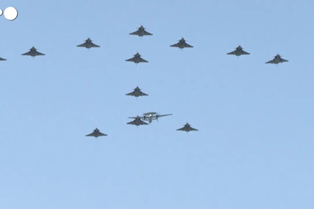 Parigi si prepara alla parata aerea per la Festa nazionale del 14 luglio