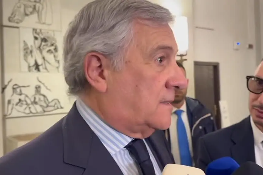 Tajani: "Entro stasera 2.500 italiani torneranno dai Paesi del Golfo"