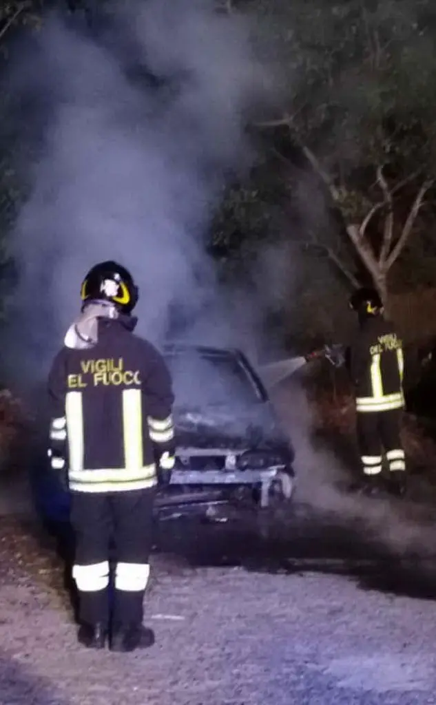 Le cause del rogo sono in fase di accertamento